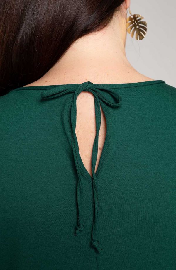 Zielona bluzka z wiązaniem na karku