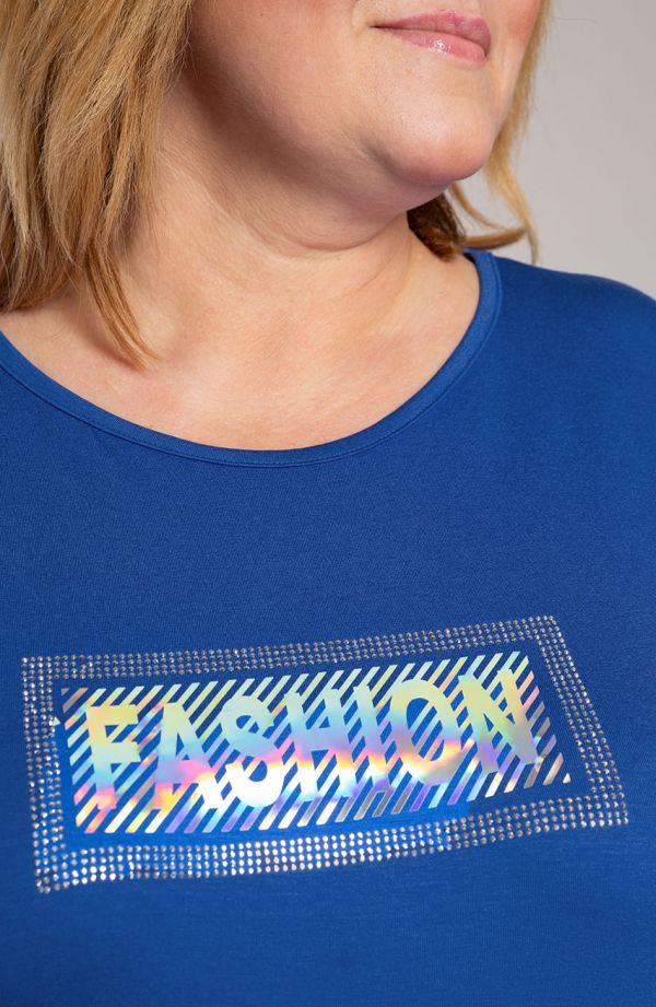 Chabrowa bluzka z napisem fashion