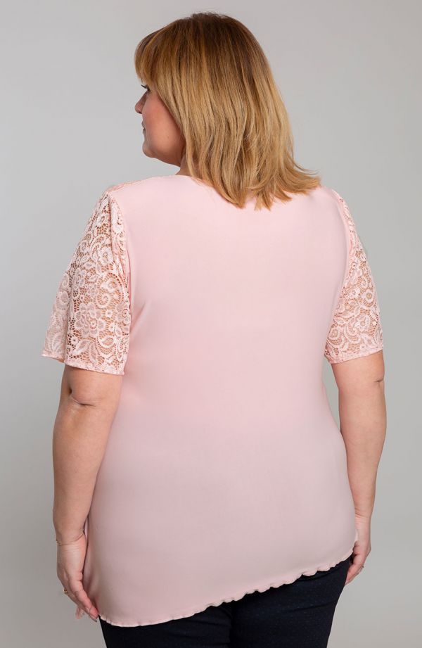 Asymetryczna różowa bluzka z koronki