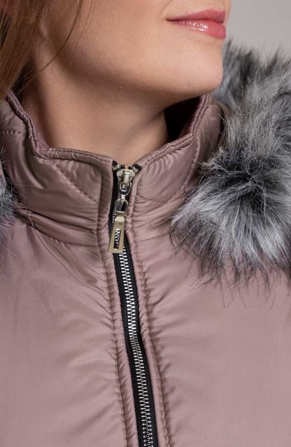 Lekka różowa kurtka na zimę z futerkiem