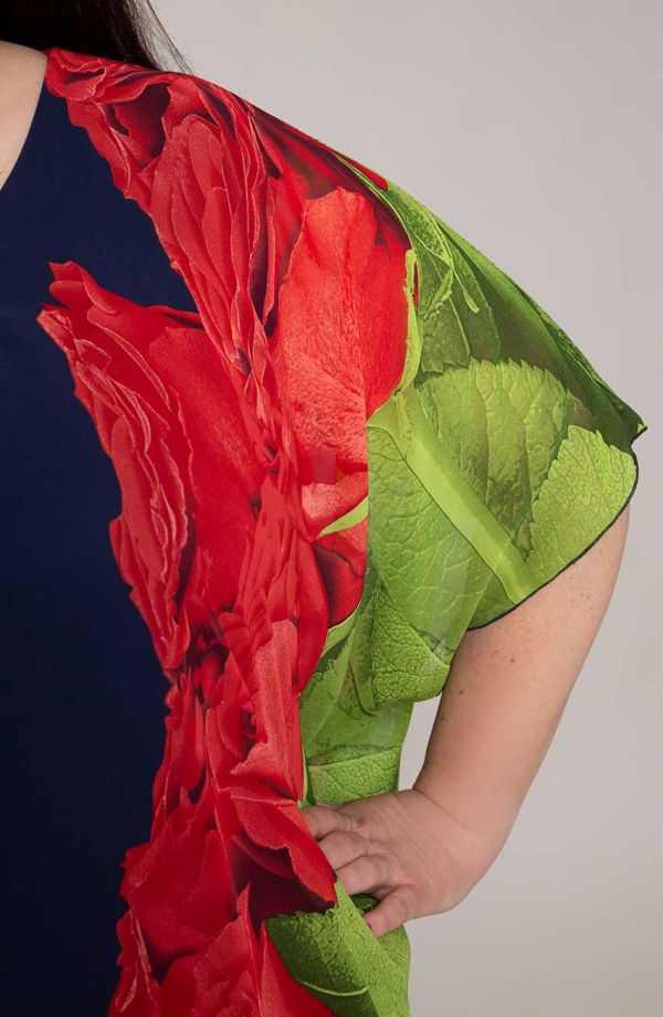 Asymetryczna sukienka czerwone róże