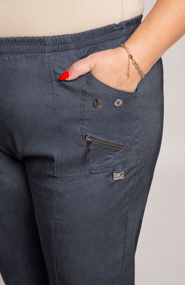 Elastyczne spodnie w kolorze ciemny jeans
