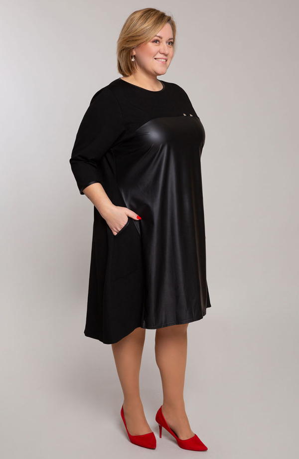 Czarna sukienka ze skórkowym przodem