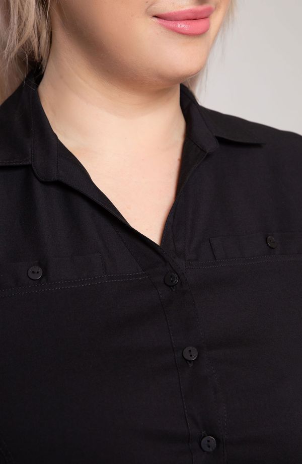 Bluzki damskie duże rozmiary - klasyczna czarna koszula dekolt V