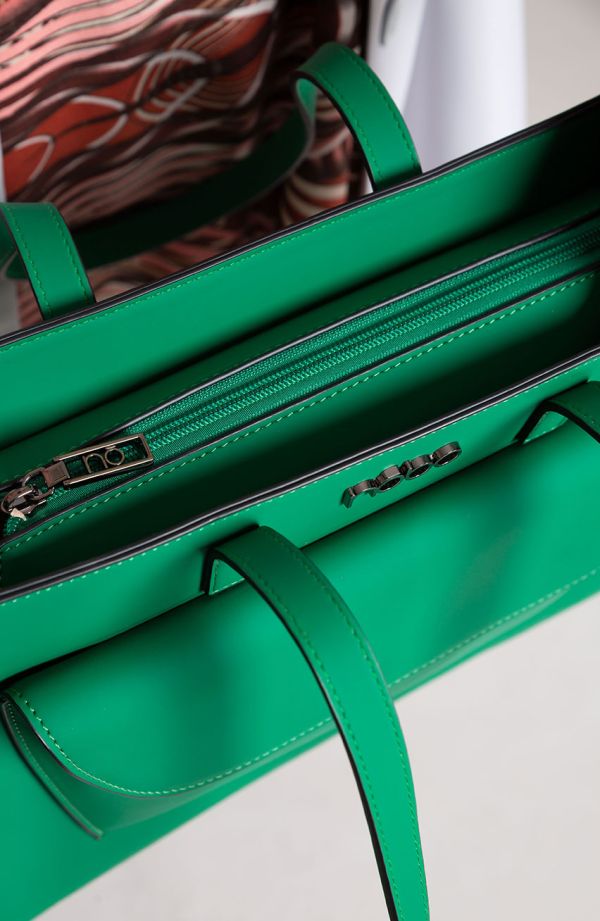 Matowa zielona torebka z kieszonką