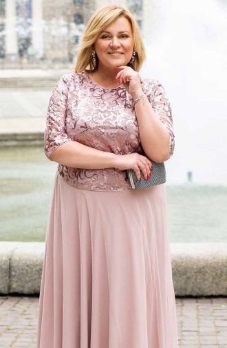 Różowa suknia z cekinową koronką