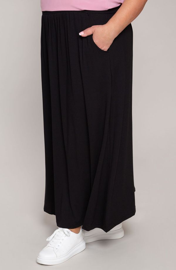Czarna dresowa spódnica z kieszeniami