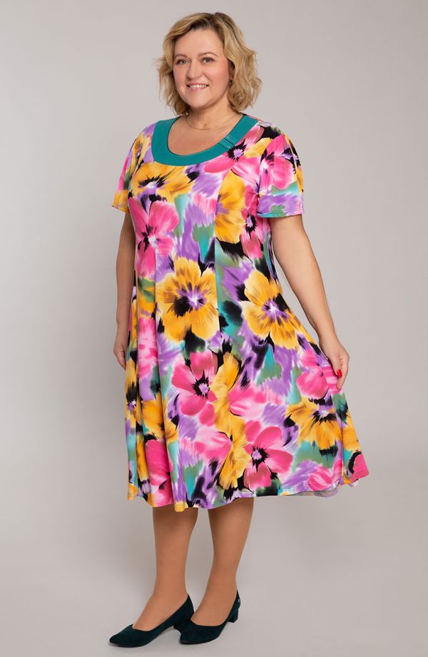 Rozkloszowana sukienka kolorowe fiołki