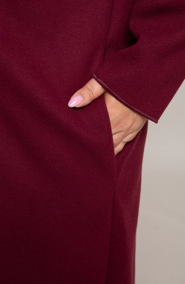 Flauszowy płaszczyk w bordowym kolorze