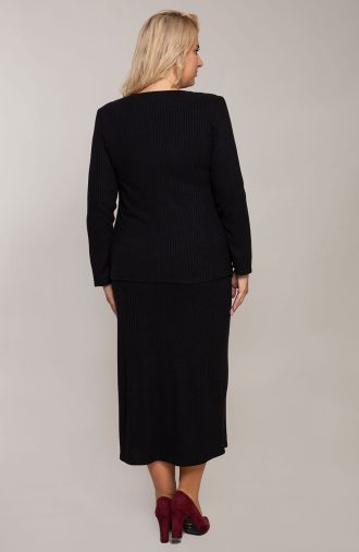 Czarna prążkowana sukienka ze sweterkiem