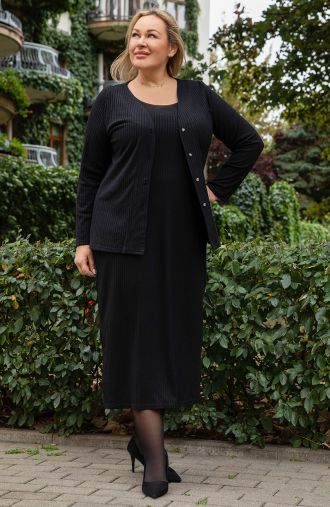 Czarna prążkowana sukienka ze sweterkiem 