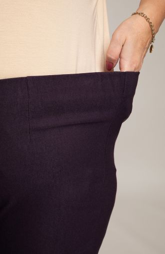 Dłuższe proste spodnie w kolorze bakłażanu
