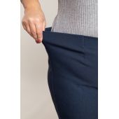 Dłuższe proste spodnie plus size dla puszystych w kolorze ciemnego granatu