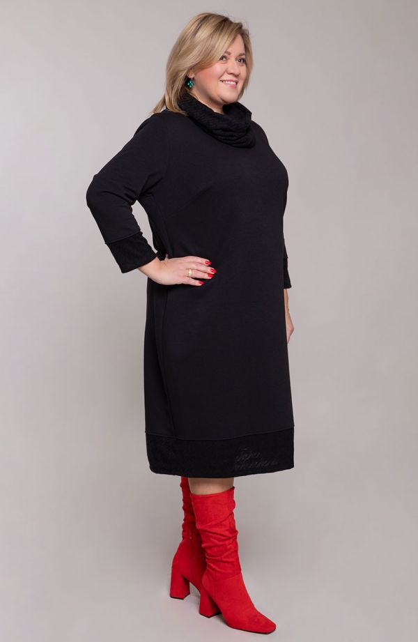 Czarna ciepła sukienka z kominem