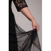Czarna suknia z cekinową koronką