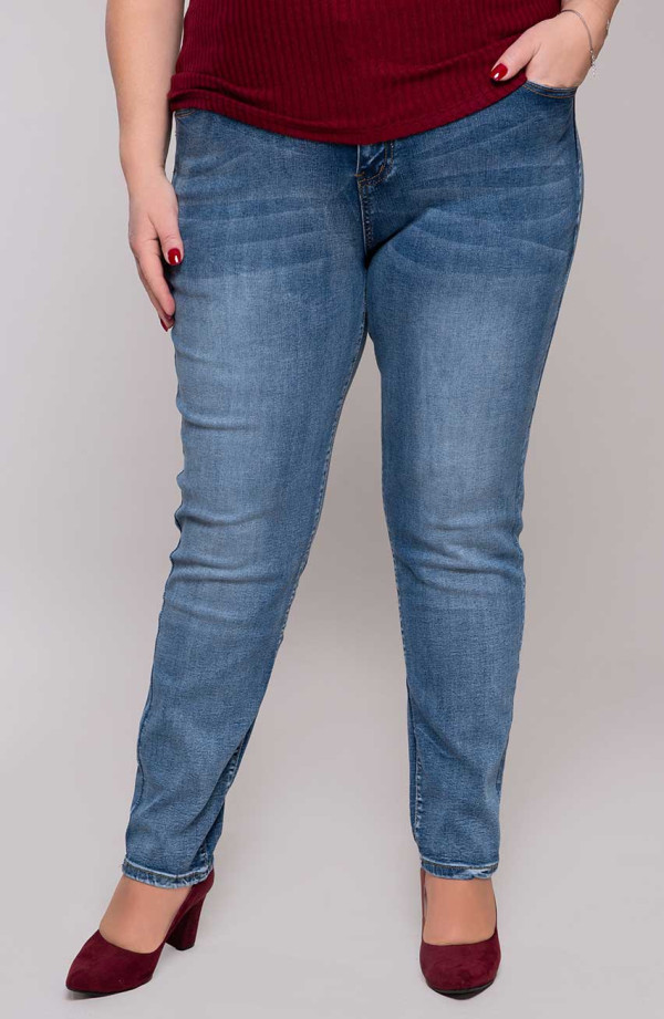 Jasne spodnie jeansowe z kieszeniami