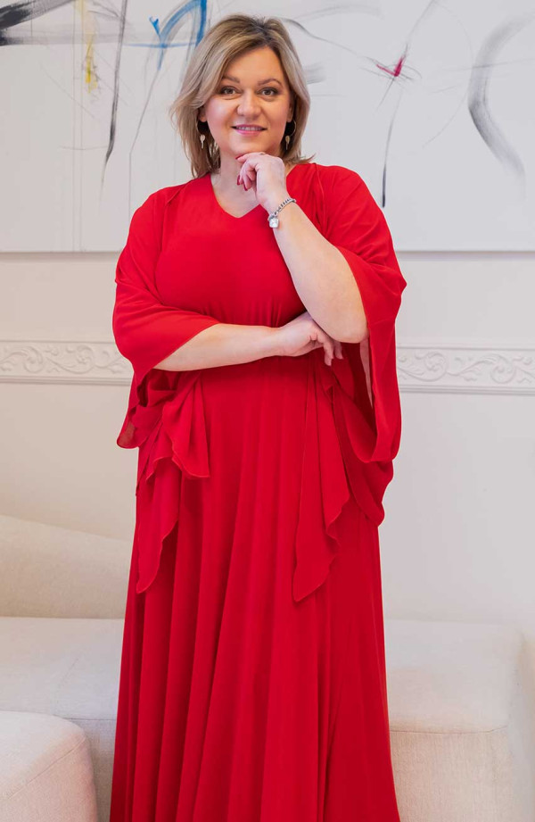 Długa czerwona rozkloszowana sukienka maxi z szyfonową mantylką i dekoltem V | Modne Duże Rozmiary