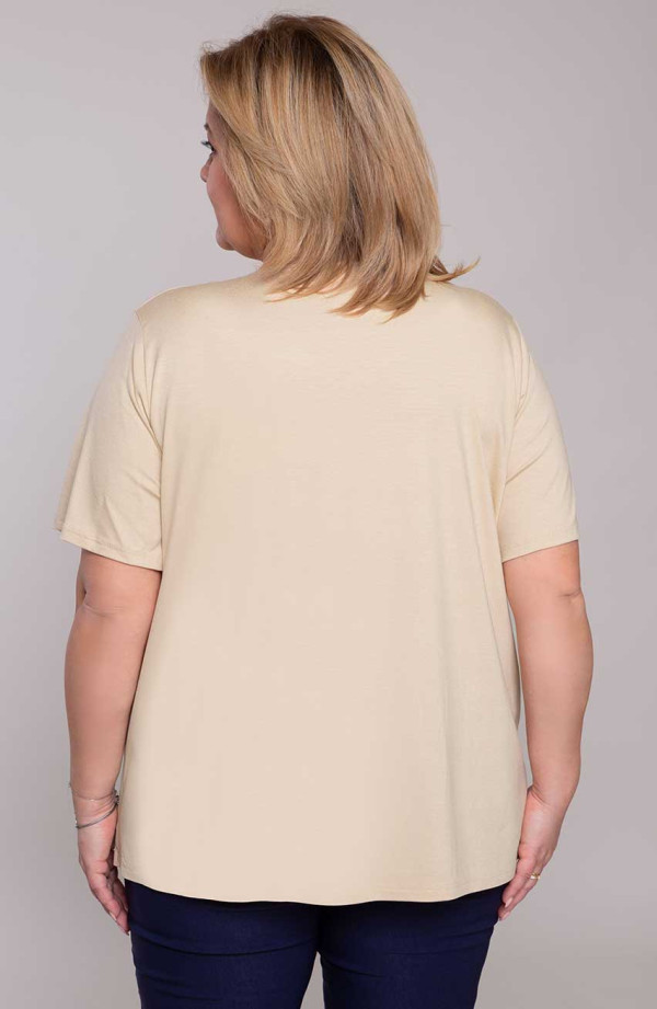 Beżowa dzianinowa gładka koszulka damska plus size z krótkim rękawem | Modne Duże Rozmiary