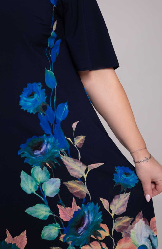 Lekka sukienka w niebieskie kwiaty