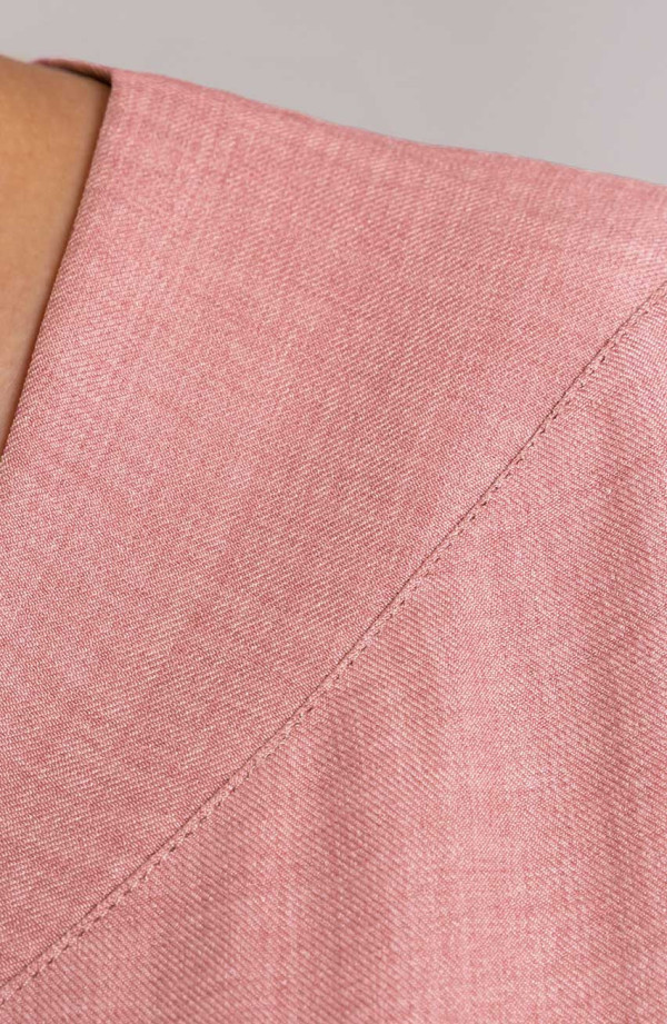 Różowa bluzka z ozdobą