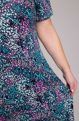 Granatowa sukienka w kolorowy wzór