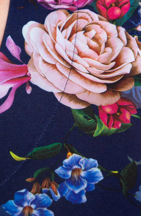 Granatowa bluzka w różowe kwiaty