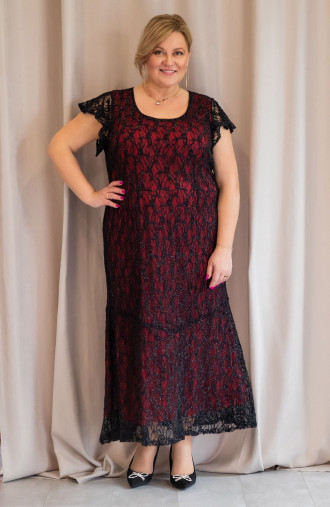Długa koronkowa sukienka z czerwienią