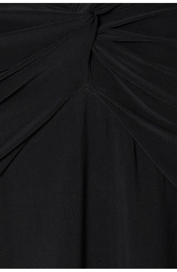 Czarna krótka sukienka z dekoltem