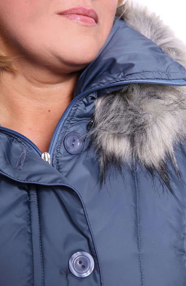 Ciepła zimowa kurtka w niebieskim kolorze