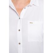 Długa biała koszula z kieszonką