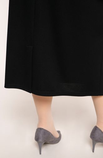 Dłuższa elegancka czarna spódnica