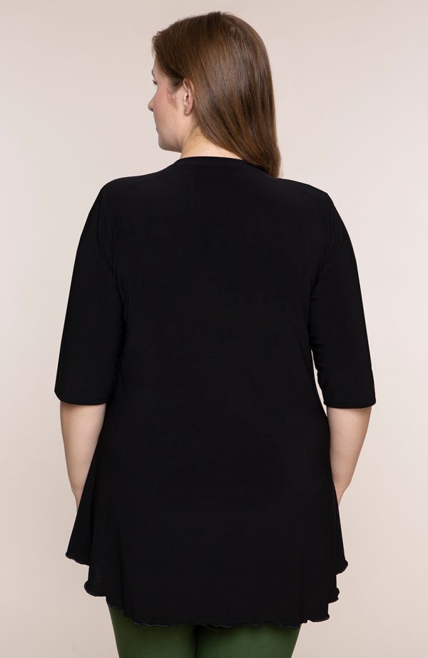 Czarna tunika z białym kolażem - odzież plus size