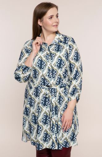 Tunika koszulowa z jasnymi ornamentami - odzież plus size