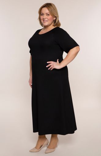 Długa sukienka w czarnym kolorze