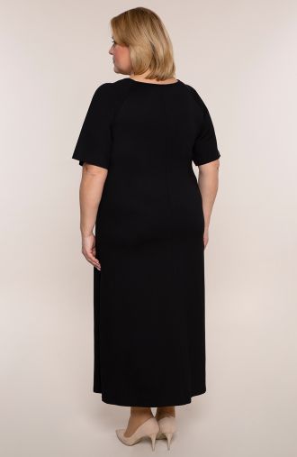 Długa sukienka w czarnym kolorze