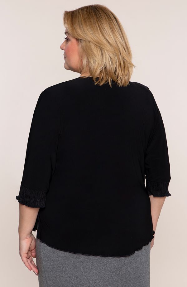 Czarna wizytowa bluzka z plisowaniem<span> - odzież plus size</span>