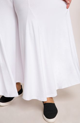 Białe spódnico-spodnie z dzianiny