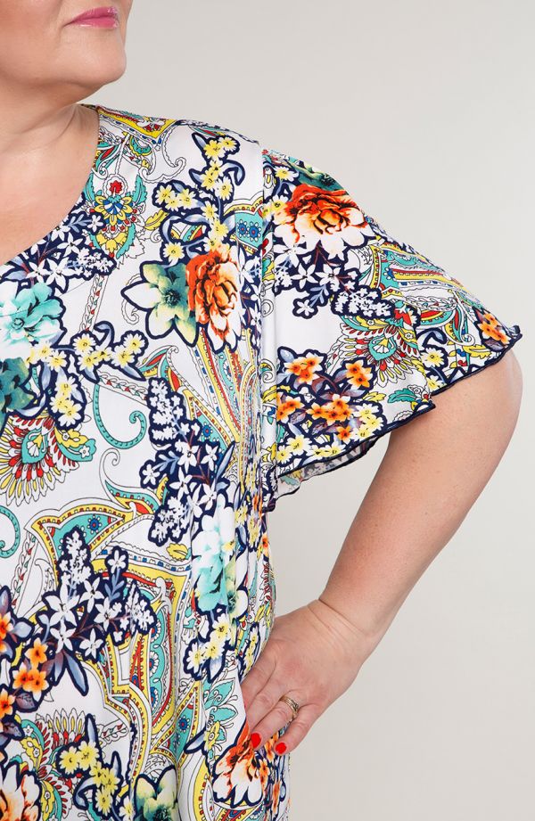 Bluzka z lekkim rękawem kwieciste indie - moda plus size