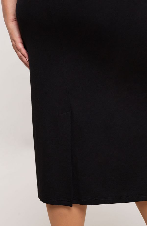 Gładka prosta sukienka w kolorze czerni