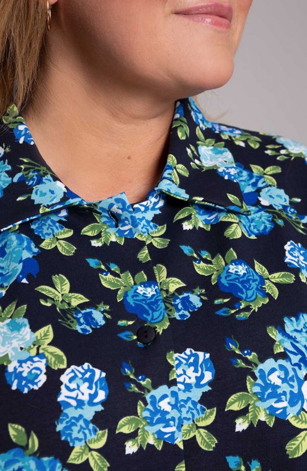 Sukienka koszulowa w niebieskie kwiaty