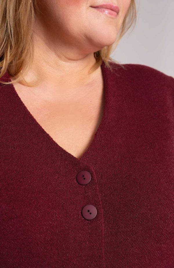 Bordowy sweter zapinany na guziki